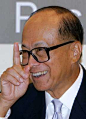我17岁就开始做做批发的推销员,就更加体会到挣钱的不容易、生活的艰辛了。人家做8个小时，我就做16个小时。

