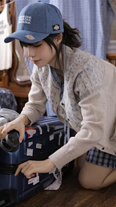 俏皮可爱学生妹美女手机壁纸