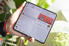 Milkbaek采集到折叠屏