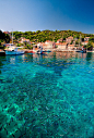 希腊的克里特岛海滨村。美丽的心情绽放在海滨湖蓝的海水中 ~