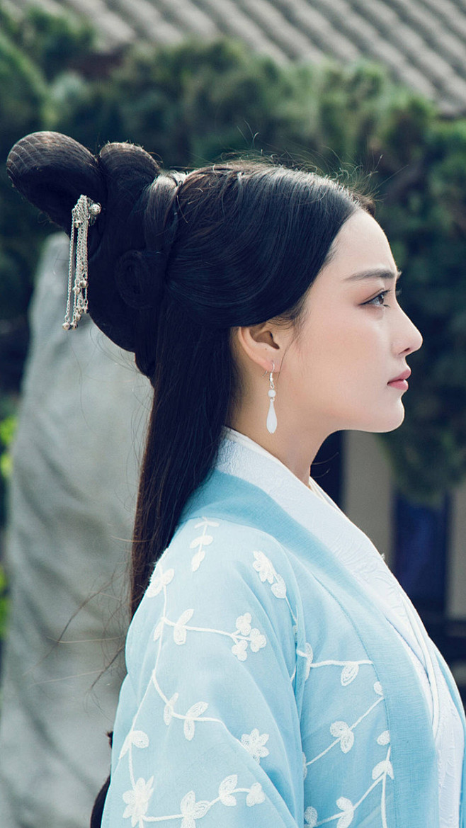 春之清灵从箐华如梦转采于2017-09-25 10:17:43张馨予思美人古风人物