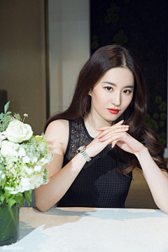 Darling媛的魔法屋采集到刘亦菲自然美。(☆)