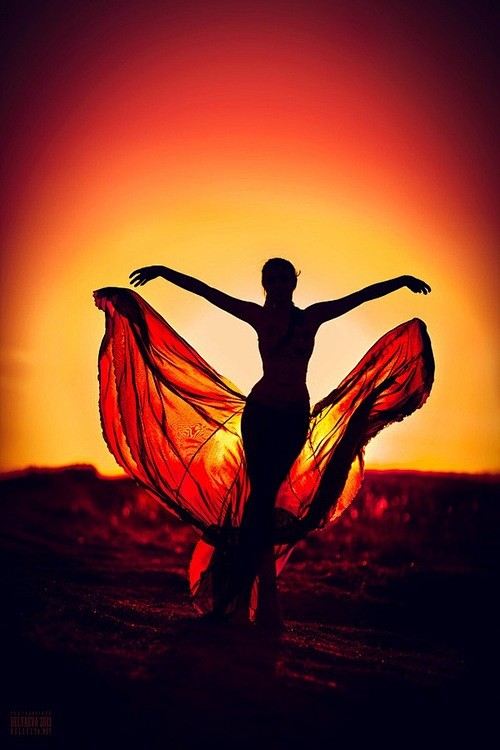 光影里的婀娜 唯美意境美图_唯美图片