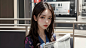 6K街拍读报女孩