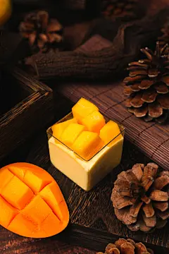 乳白色芒果小格蛋糕甜点甜品蛋糕美食摄影图