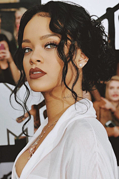 地痞鞥采集到Rihanna女郎