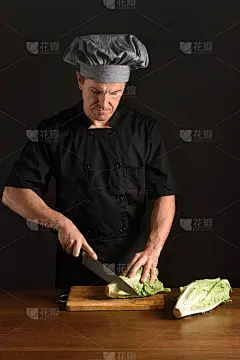 厨师切生菜