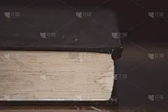 一本破旧的书