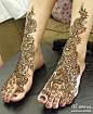 Mehndi。据考证，这种名叫“曼海蒂”的手绘艺术在印度最远可以追溯到5000年前，但也有专家认为它是12世纪随着阿拉伯文化及莫卧尔王朝的兴盛而传入印度。[转]