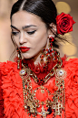 Dolce+Gabbana+Fall+2018+Details+xuZ5bJLUft_x.jpg (932×1400)