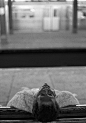 Ferdinando Scianna. man sleeping in the Subway, N.Y. City 1991. magnum photo.: 