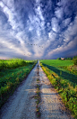 Take a Right at the Barn - Wisconsin Horizons By Phil Koch. Lives in Milwaukee, Wisconsin, USA. <a class="text-meta meta-link" rel="nofollow" href="http://phil-koch.artistwebsites.com:" title="http://phil-koch.artistw