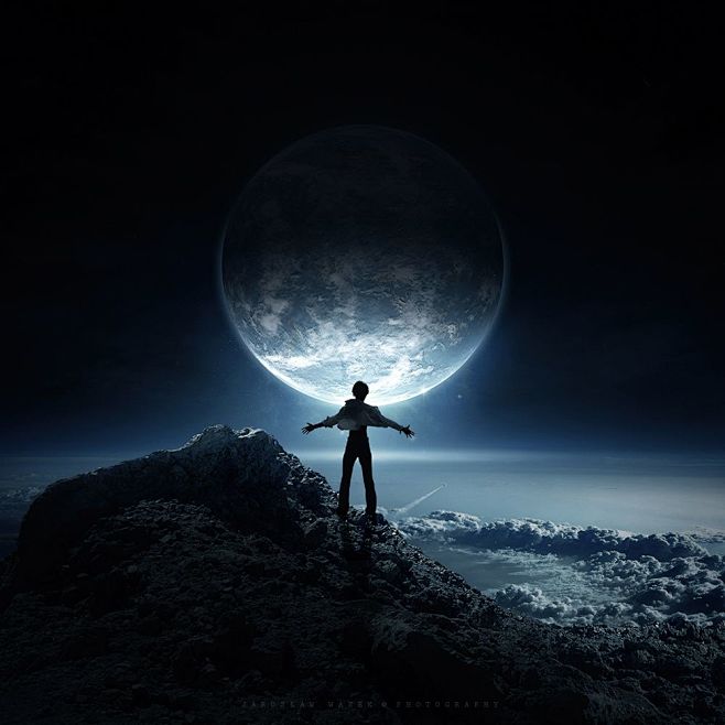 夜晚星空高山男人背影山顶山巅云海月亮月光