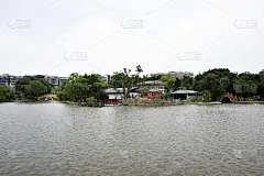 观赏中山公园园林景观及水塘