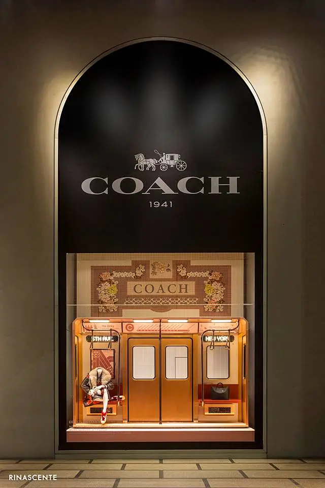 Subway window display for Coach-花瓣网