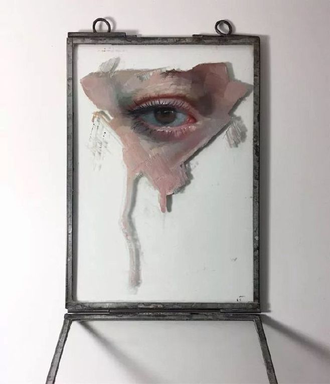 “收藏你的眼睛”

画在玻璃板上的迷你油...