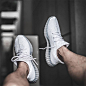 Yeezy 350 Boost,Yeezy  哪双你更喜欢？两双 Yeezy 350 Boost V2 新色清晰曝光