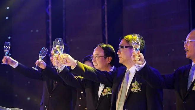 祝酒仪式-花瓣网