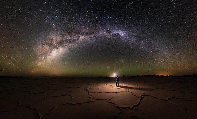 飞视界丨摄影师捕捉迷人星空 星河天幕美不...
