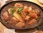 @御口福饭店 的#腩汁肠粉# ：简单的肠粉，但是放在煲仔里，滚烫滚烫地放在桌子上的时候，立马就觉得香了很多