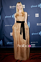 艾丽·范宁 (Elle Fanning) 身着朗雯 (Lanvin) 礼服出席GLAAD媒体奖颁奖典礼