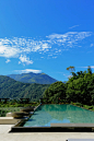大隐山林野奢成趣：The Bal'e Villas 牛眠 埔里 — 王中丞设计事务所 : 一整片的云雾森林隐藏在绿野之间。无边际绝美泳池，感受清凉的开阔视野，怎么拍都美!六座惬意发呆亭，慵懒地躺着，阳光下微风徐徐，吹得整个人都灵魂出窍。近乎粗犷的美学设计细腻的在每个角落发酵，正在述说着大自然的赠与。