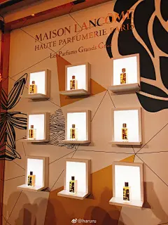 今天见识了「兰蔻黑金奢宠面霜」的艺术家限量版，超尊贵的，一用变名媛，3800元/50ml。
以及高定香水「兰蔻殿堂香水」，茉莉、薰衣草、晚香玉三种味道，1600元/100ml。
感觉是七夕礼物的上佳之选♡ ​​​​