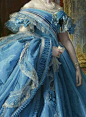 Rococo style / 洛可可风格 : 一种风格，在一女子引领下成为经典。