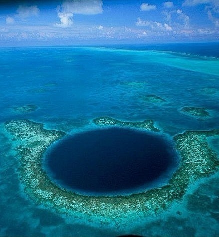 洪都拉斯蓝洞世界十大地质奇迹和潜水圣地之一蓝的好纯粹
