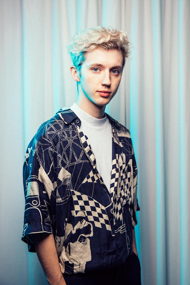 #TroyeSivan# 戳宝接受iHe...