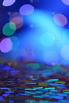 蓝色的焦外成像背景。深蓝的颜色。亮片在模糊的蓝色背景与散焦。潘顿2020经典蓝色。亮蓝色渐变纹理与散