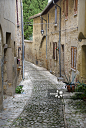 中世纪意大利小镇的庭院小巷图片素材