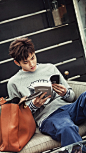 #吴亦凡##吴亦凡代言Burberry# <br/>Burberry官图 微调<br/>哥哥这手真是好看<br/><a class="text-meta meta-mention" href="/fang1023717838/">@Mr_凡先生</a> ​​​​