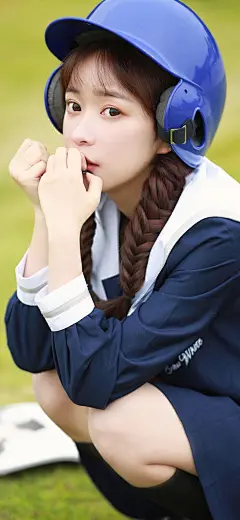 [2436×1125]清纯美女写真 麻花辫 棒球帽 苹果手机美女壁纸图片