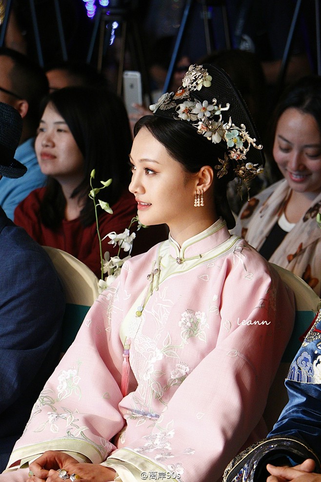 郑爽寂寞空庭春欲晚长相依卫琳琅良妃古装清装宫廷钿子头一耳三钳旗服