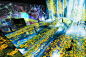 在人们聚集的岩石上，注入水粒子的世界 / Universe of Water Particles on a Rock where People Gather | teamLab / チームラボ : 穿越其他作品的边界，有时会影响其他作品，从运动森林的高山和深谷注入“因人存在的岩石”的瀑布。“因人存在的岩石”在虚拟的三维空间中立体再现，水落从那里流下，根据岩石的形状模拟水的运动，并描绘出瀑布。水用无数水粒子的连续体来表现，计算粒子之间相互影响的关系，接着根据这些水粒子的移动在空间中描绘出线。而这些“线的集合