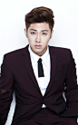 [东方神起允浩确定出演《野王 》] 东方神起成员允浩（郑允浩）将与秀爱演对手戏,展开依依不舍的爱情故事。在这部从明年1月份开始播放的SBS月火电视剧《野王》（剧本：李熙明（音译） 演出：赵英（音译））中，郑允浩将饰演“白道勋”，向主人公秀爱曾展开爱情攻势。郑允浩在剧中饰演的白道勋是白鹤集团白昌鹤（音译）会长的儿子，大学毕业班的冰球选手，是一个豪爽直率的，温柔又不失男人味的角色。电视剧制作有关工作人员表示：“我们从计划阶段就看好把气场十足又不失温柔魅力的郑允浩，他的长相也跟剧中......