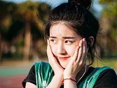 清纯运动女孩球服球场写真平板壁纸