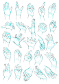 【保存版】精选15个手部姿势集 – 可用作插画、素描的参考 : 大家在画插画或是素描时，是否曾烦恼过手和手指的姿势呢？　用自己的手作参考的话，要一边用手做动作一边画图，也很麻烦。很多人都会觉得如果能有集合了自然的手和手指动作的姿势集就好了吧？这次，我们就为大家介绍一下非常实用和便利的手部姿势集。包括女性柔软的手部姿势、男性硬朗的手部姿势、拿着某样东西时的手、一个无心的动作时的手等等，可以适用于各式各样的情况。其中还有可以免费临摹的素材，但是使用之前务必先阅读使用说明哦。快来看看吧。