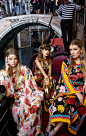 18春夏系列广告大片女士系列 | Dolce&Gabbana : Dolce&Gabbana女士手袋、鞋履与服装：探索18春夏列广告大片系列。