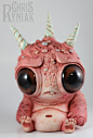 玩偶设计师 Chris Ryniak 作品，小怪兽一个个都丑萌丑萌的。
