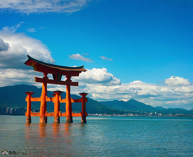 不但是日本著名的景点,也已经成为日本文化的标志性建筑,经常