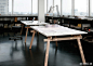 【榫卯插接桌】今年看到的设计最为巧妙的组装桌子，只用最简单的榫卯插接方式连接，设计师是德国的Jakob。