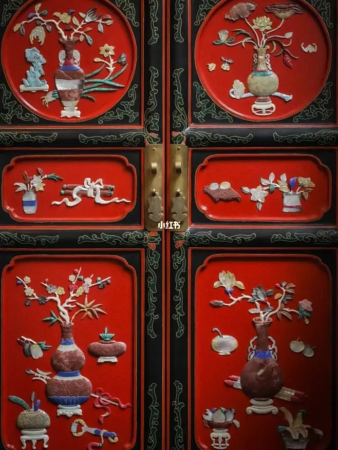 孖曱巧合文化: 百宝嵌【博古图】圆角柜 松木底胎，花板髹红漆于底 : 百宝嵌【博古图】圆角柜 松木底胎，花板髹红漆于底，金箔面髹，后层层框装 ...