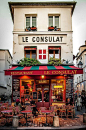 Montmartre, Paris >>> How much would you love to spend an afternoon here watching the world go by???