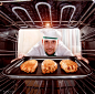 Chef cooking in the oven. 作者 Andrey Armyagov - 照片 169880079 / 500px