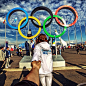 To the Sochi Olympics 2014 去索契2014冬季奥运会
Murad Osmann，俄罗斯摄影师，出生于1985年，他在Instagram上的这组有趣的作品名为《Follow me》，所有的图片都是一位神秘的女子拉着你的手，带你前往不同的美丽地方。 
这组图片其实是Osmann和他女友在周游世界时所拍摄。