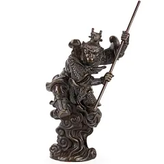 孙悟空是中国明代小说家吴承恩的著作《西游记》中的角色之一。孙悟空，诨名行者，是唐僧的大徒弟，猪八戒、沙僧的大师兄。会七十二变、腾云驾雾。有一双火眼金睛，能看穿妖魔鬼怪的伪装；一个筋斗能翻十万八千里；使用兵器如意金箍棒，能大能小，随心变化。