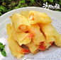 #今日吃法# 【脆皮虾仁土豆泥】1、土豆带皮蒸熟，剥去皮捣成土豆泥，加入牛奶、黑胡椒粉、盐拌匀；2、虾放沸水里煮熟捞起，剥去头和壳；3、春卷皮对半切开，取半张春卷皮，放上土豆泥和虾，卷起来，放油锅里用中高火炸2、3分钟即可。 ——好食材，方能成就放心美食！ #阳光舌尖# #美食#  #吃货#