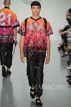 金刚芭比开启日式运动模式！Astrid Andersen 2015春夏男装秀，海报时尚网带你亲临2015春夏伦敦男装周_Astrid Andersen